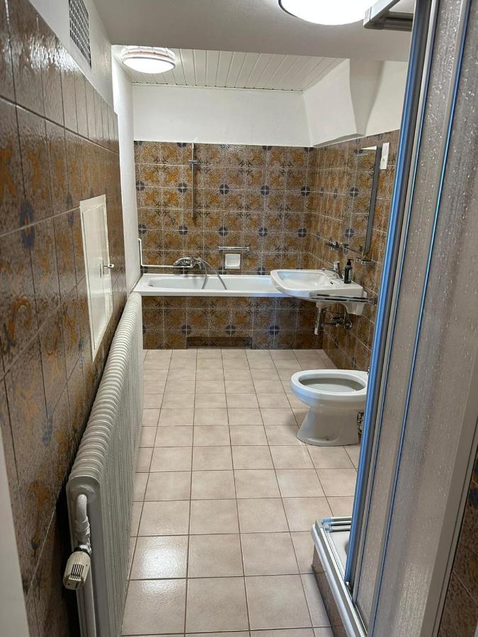 Central Plaza Great Apartment 4 Bedroom 3 Bathroom Bruckneudorf Buitenkant foto