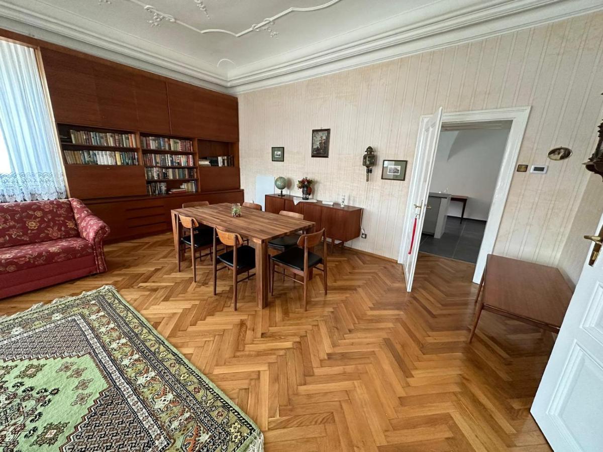 Central Plaza Great Apartment 4 Bedroom 3 Bathroom Bruckneudorf Buitenkant foto